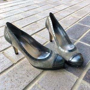 Anne Klein gray wingtip heels